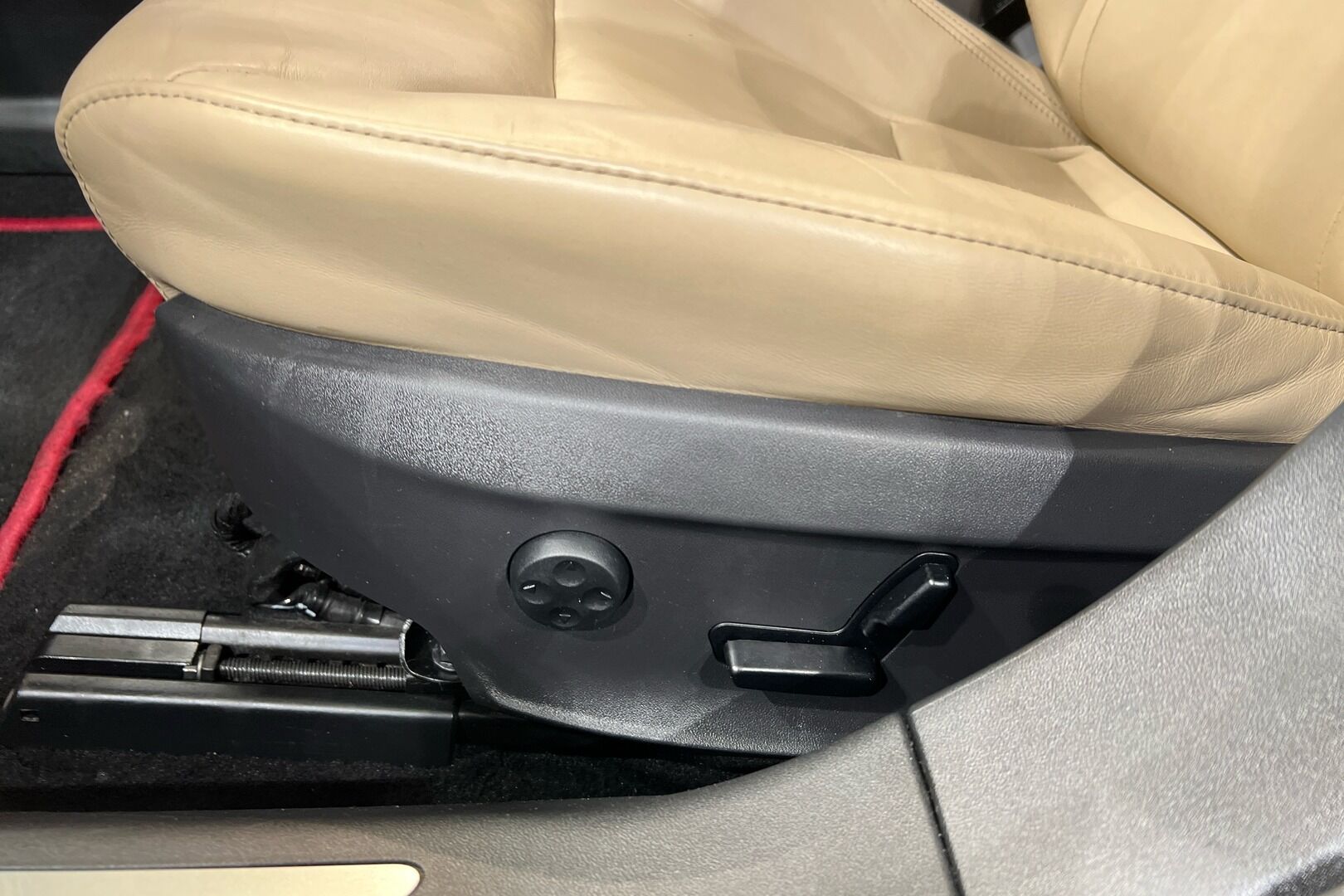 Tesla Model S iso kuva 20