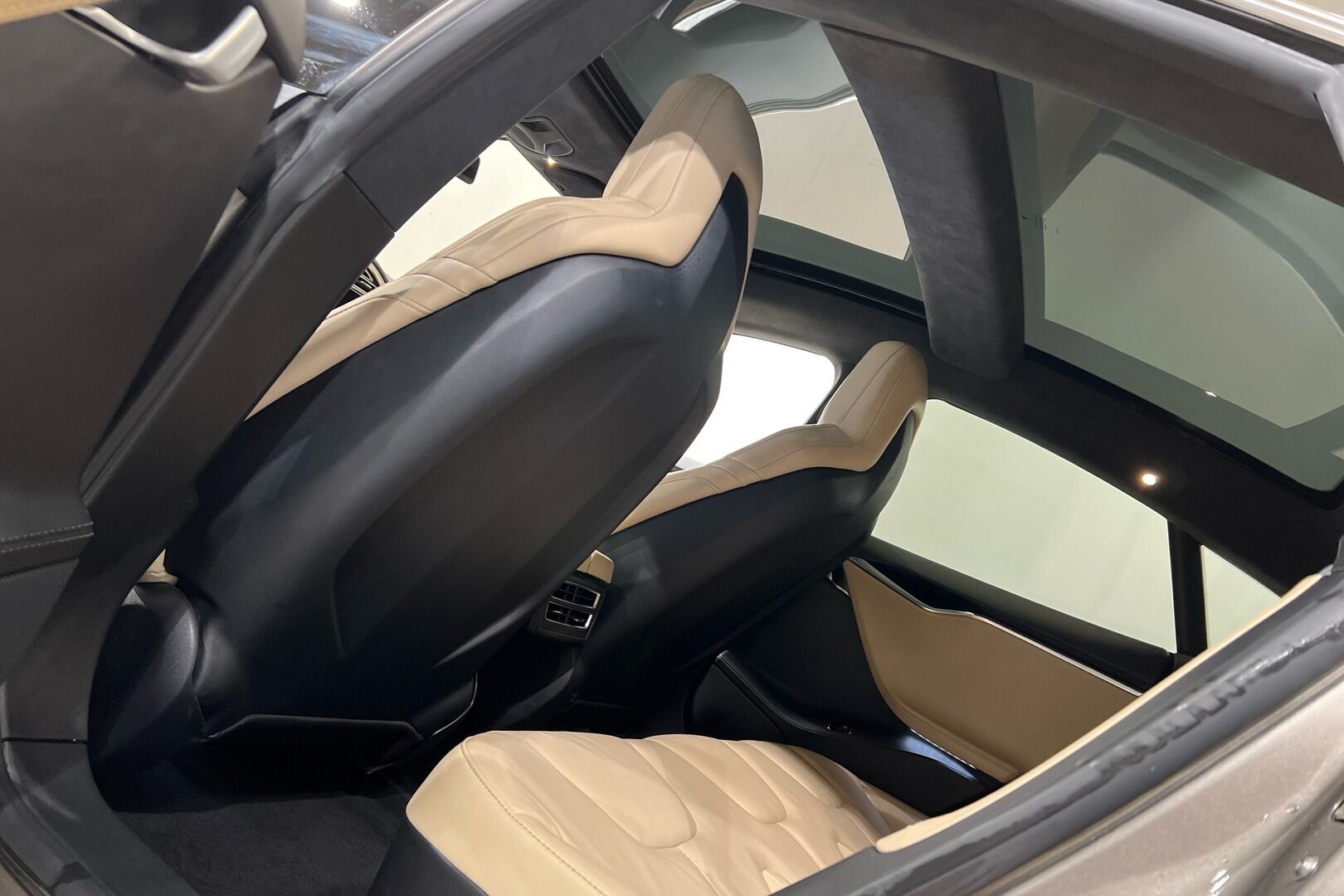 Tesla Model S iso kuva 21