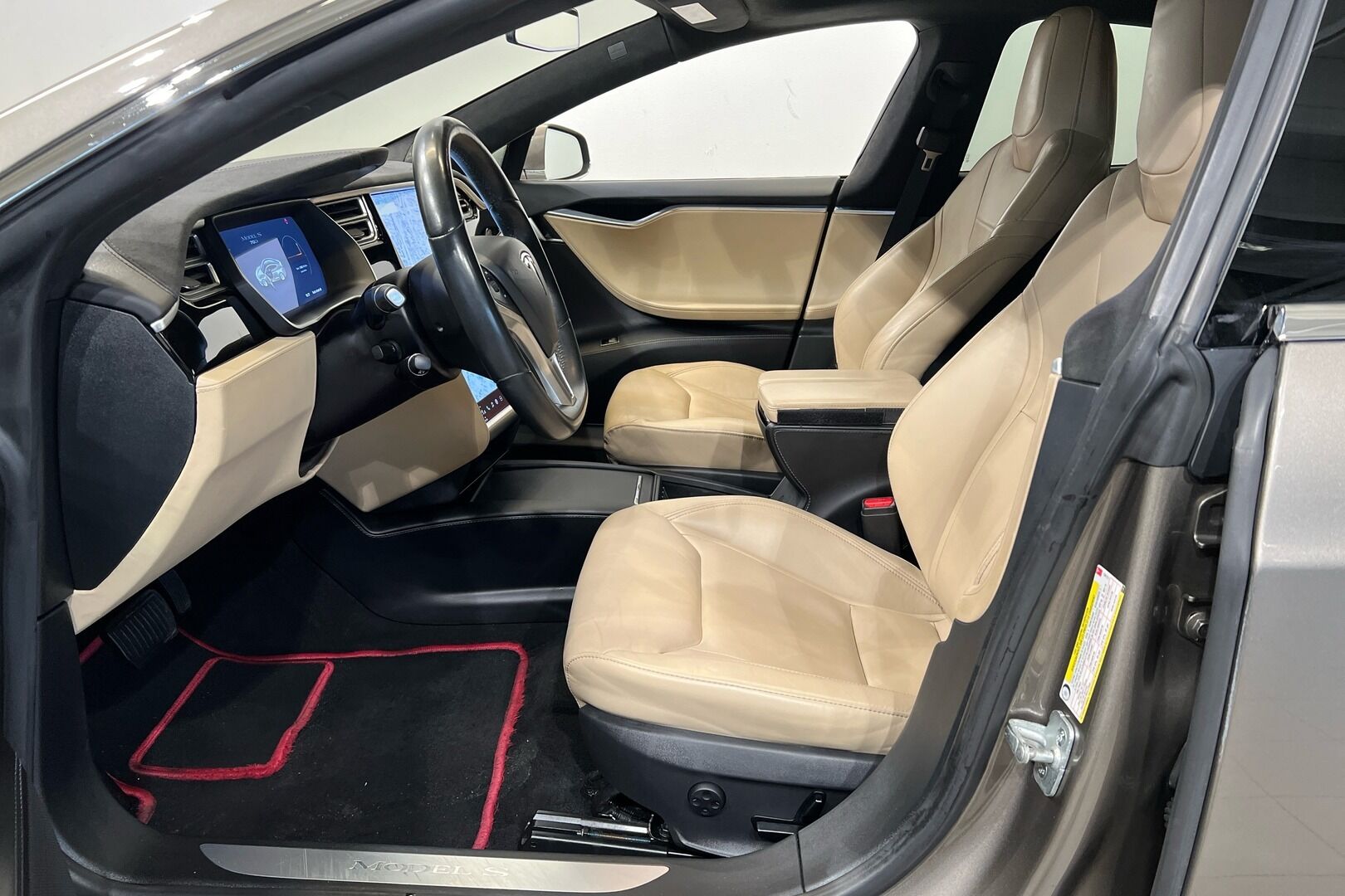 Tesla Model S iso kuva 5