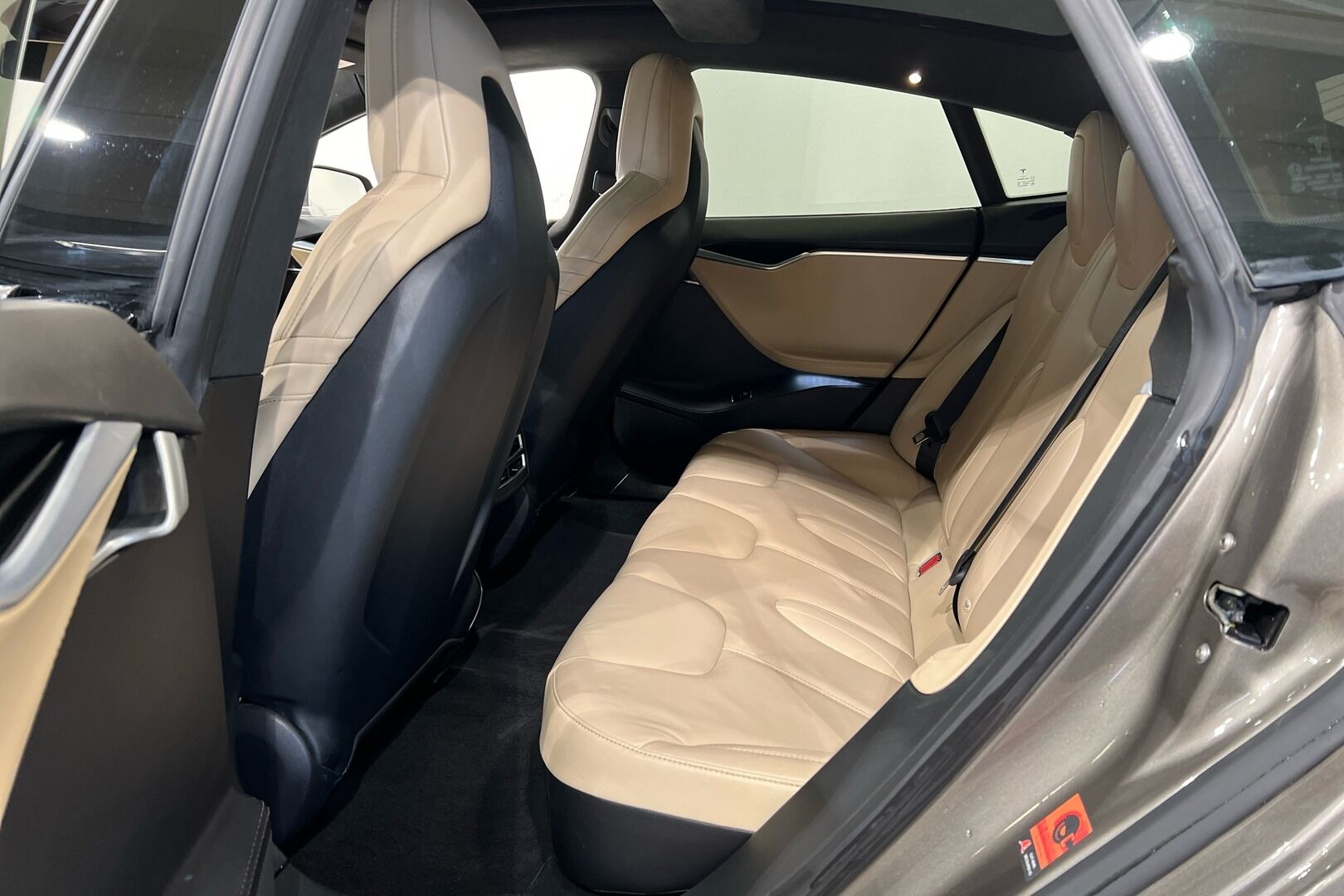 Tesla Model S iso kuva 6