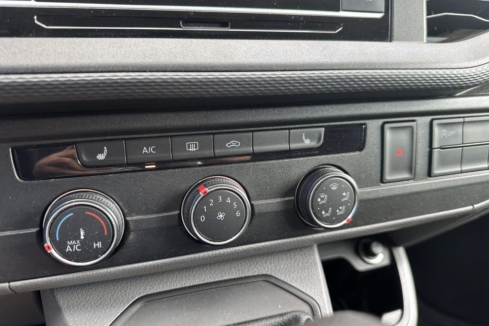 Volkswagen Transporter iso kuva 9