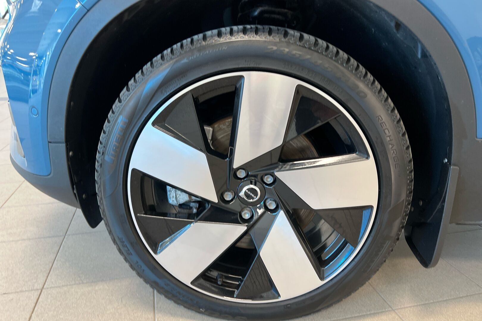 Volvo C40 iso kuva 8