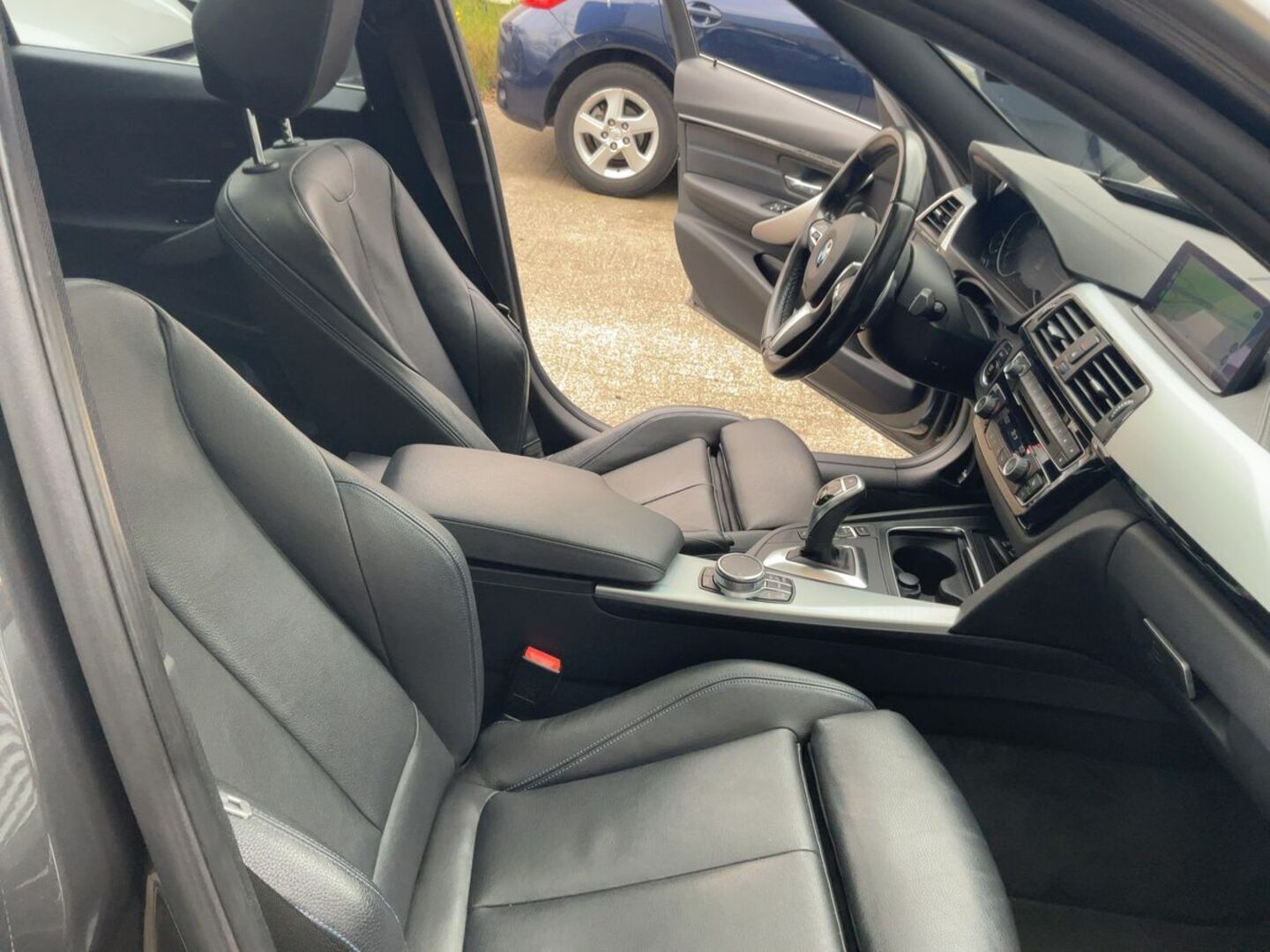 BMW 3-SARJA iso kuva 1
