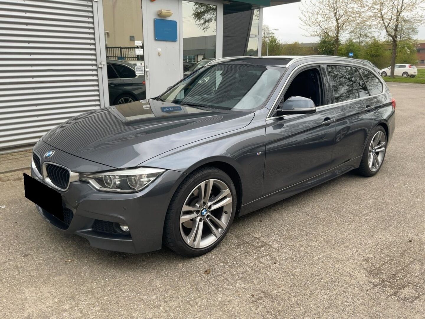 BMW 3-SARJA iso kuva 0