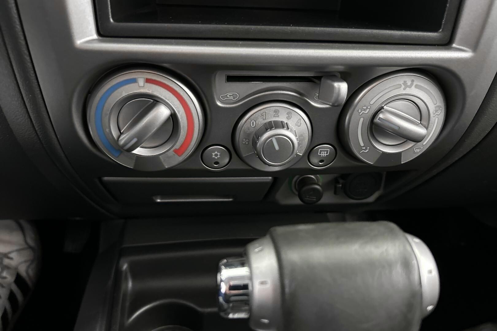 Isuzu D-Max iso kuva 15