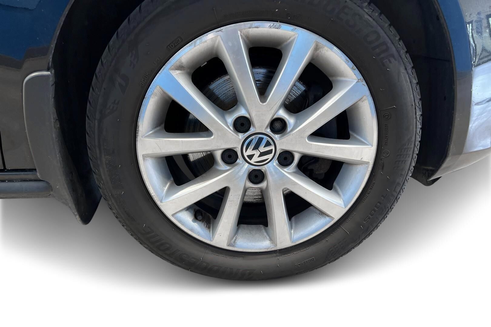 Volkswagen Golf iso kuva 10