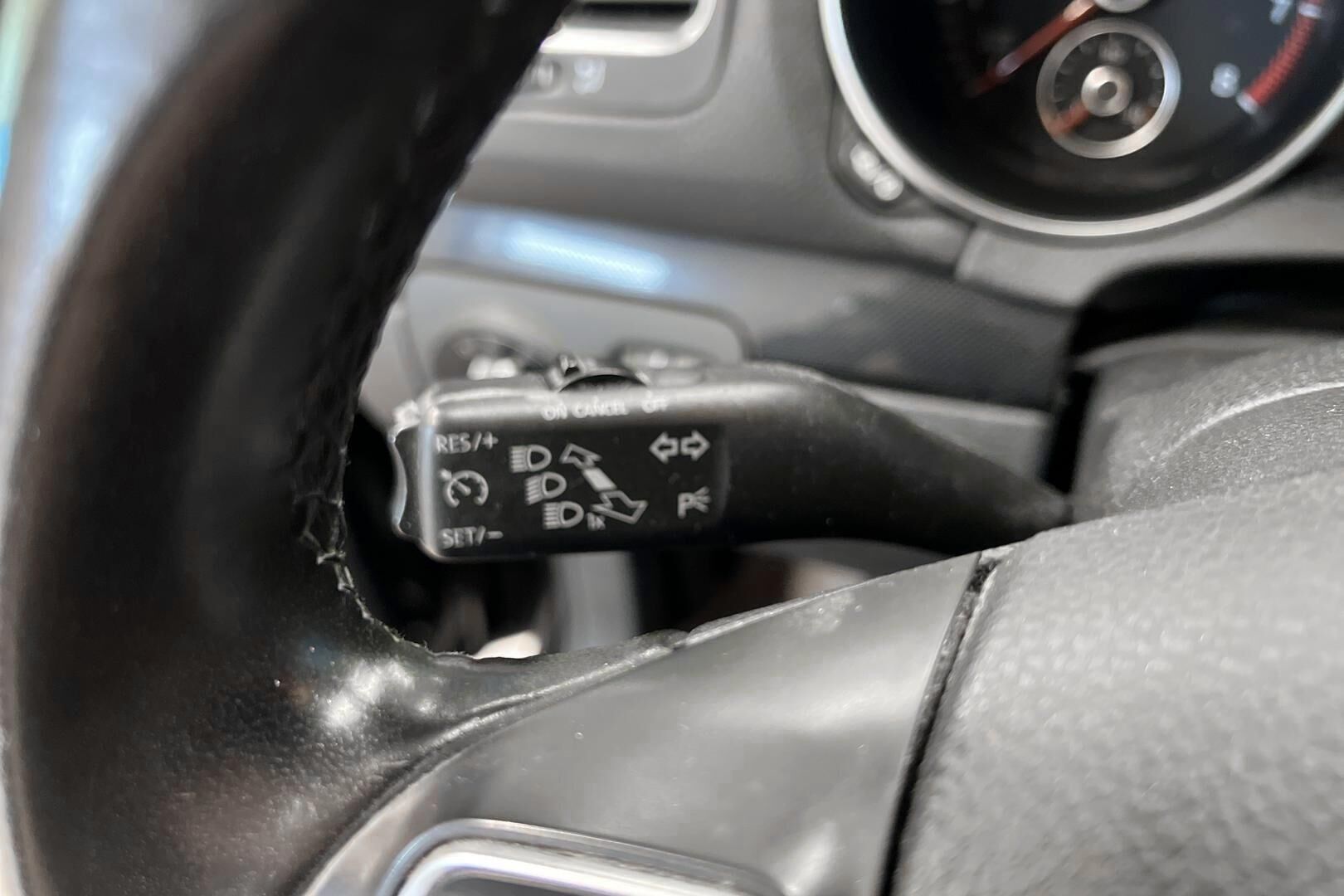 Volkswagen Golf iso kuva 14