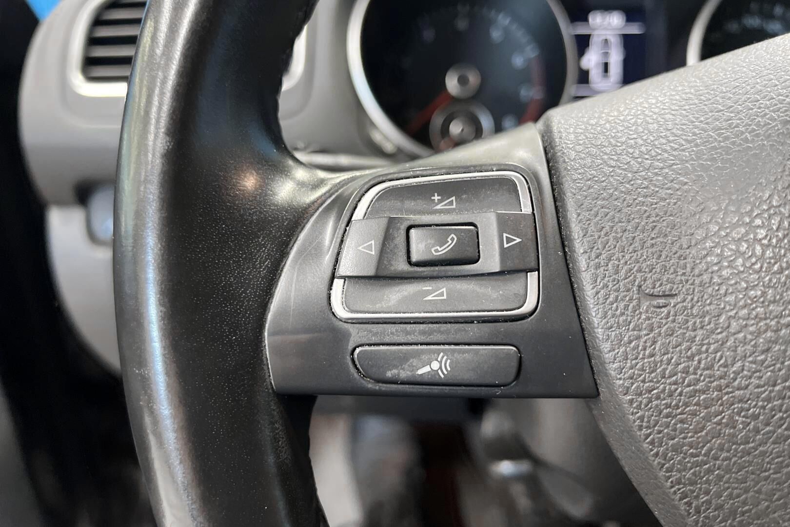 Volkswagen Golf iso kuva 15