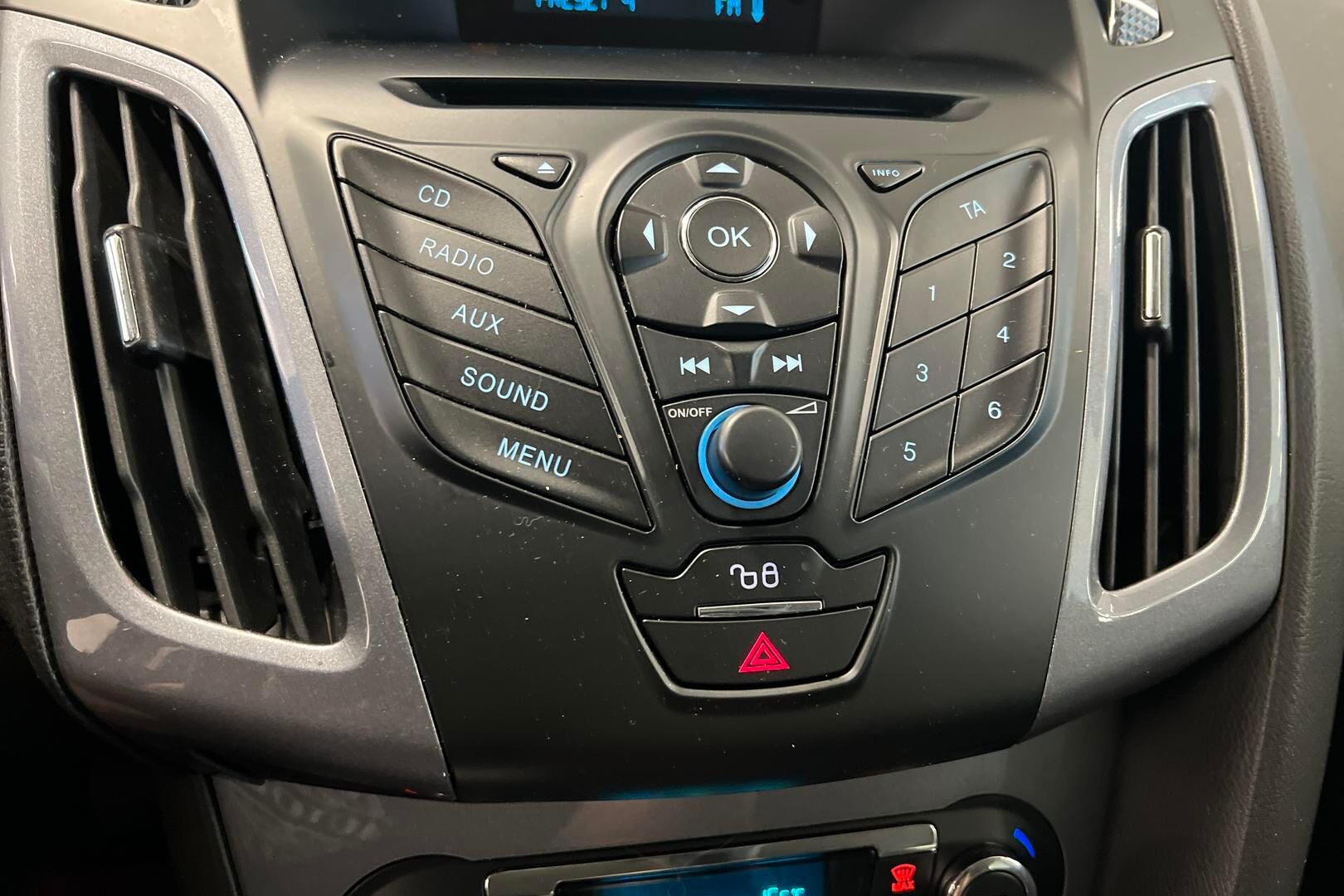 Ford Focus iso kuva 14