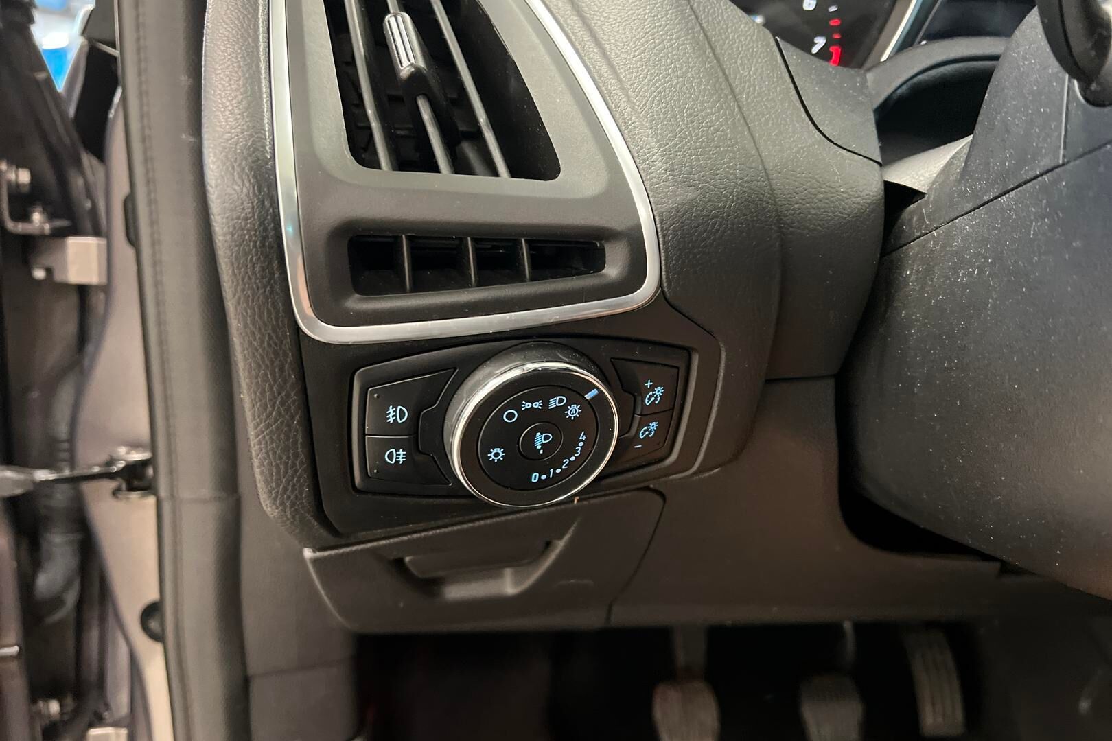 Ford Focus iso kuva 20