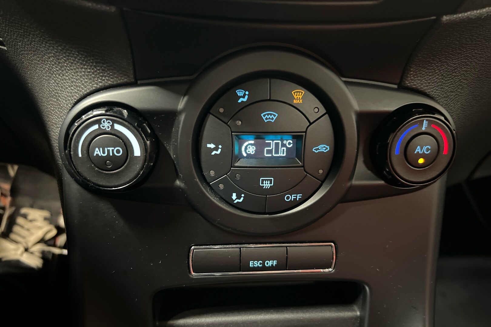 Ford Fiesta iso kuva 13