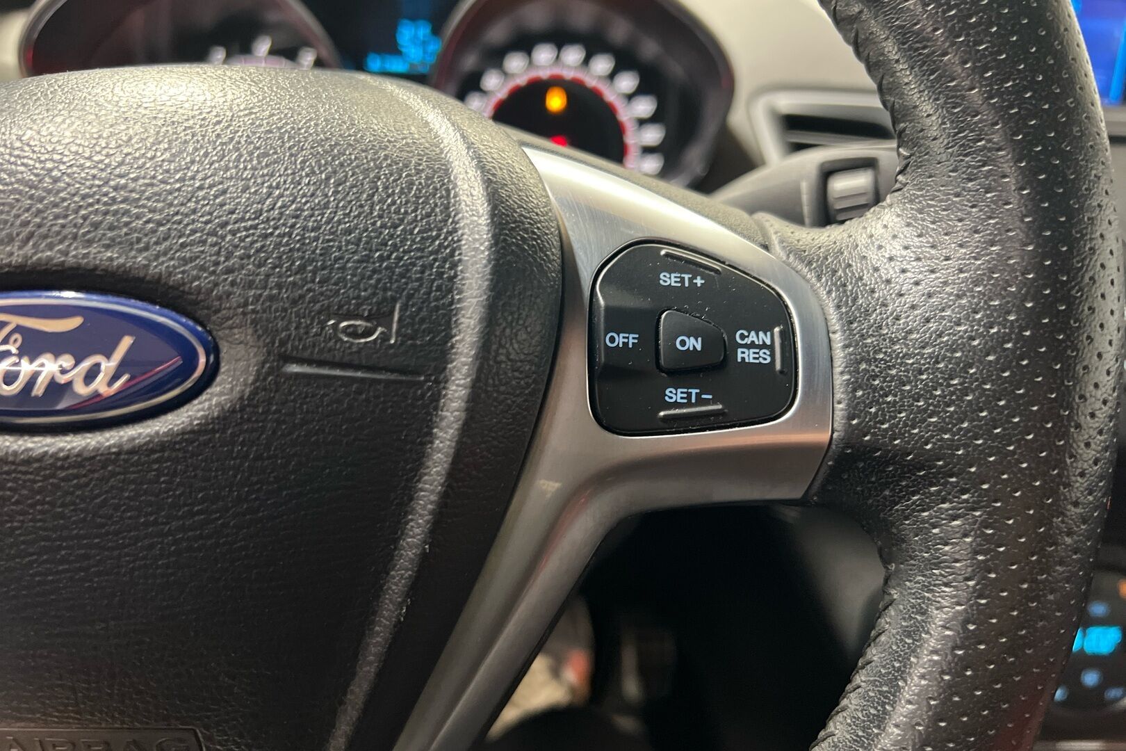 Ford Fiesta iso kuva 15