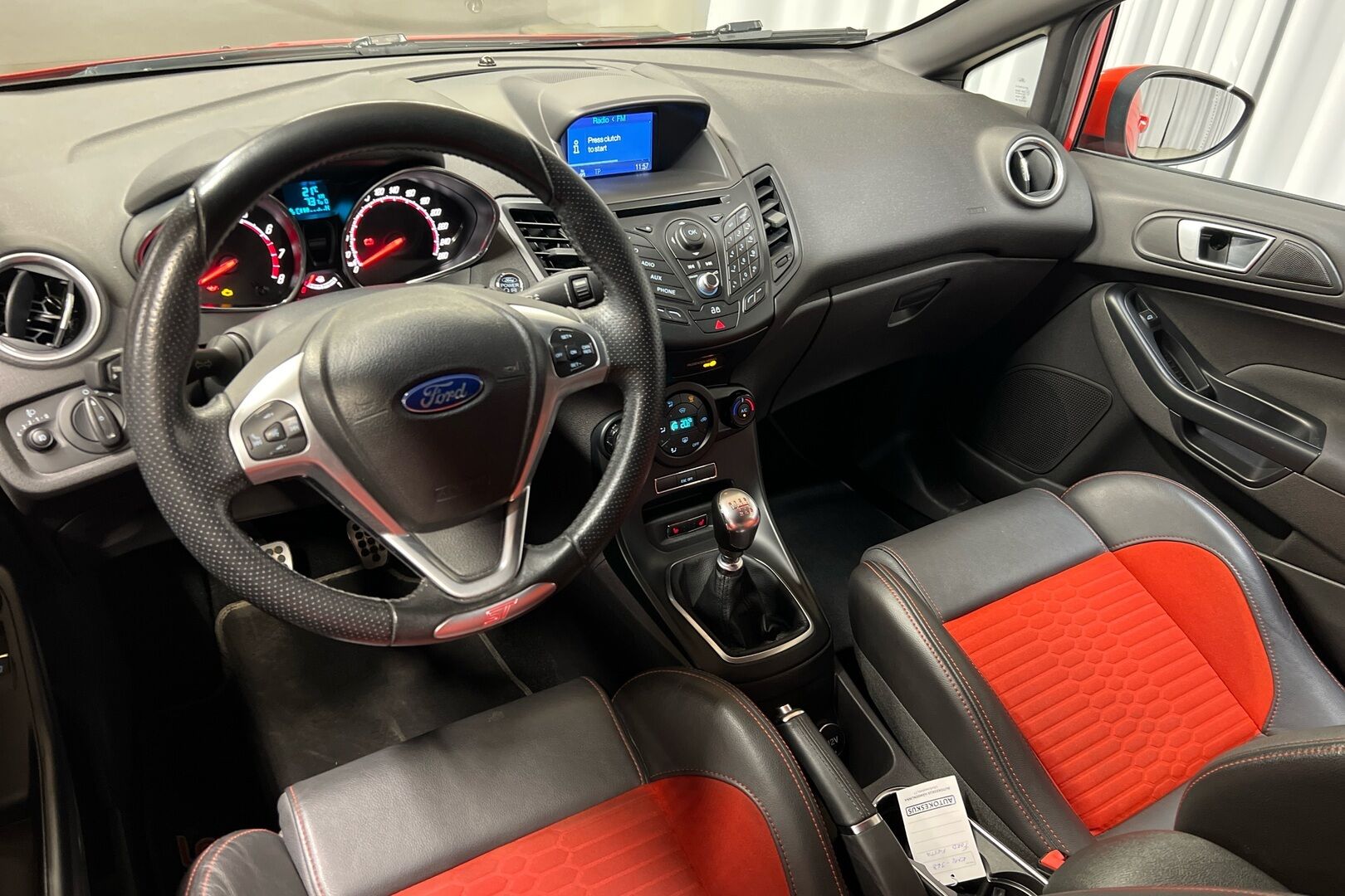 Ford Fiesta iso kuva 6