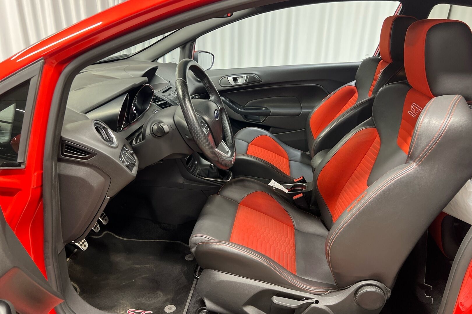 Ford Fiesta iso kuva 7