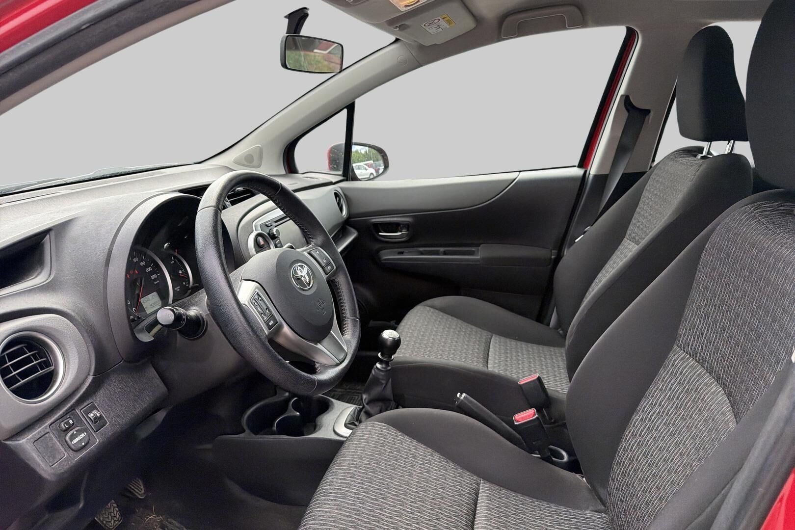 Toyota Yaris iso kuva 4