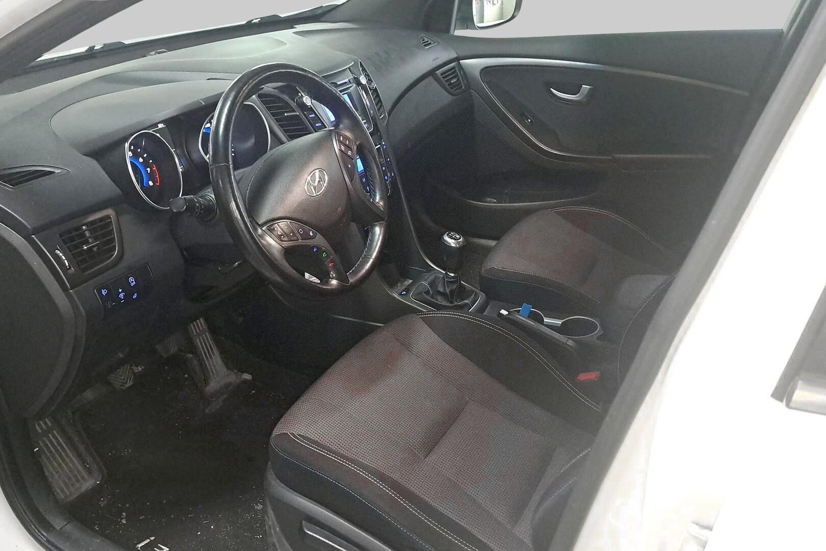 Hyundai i30 5d iso kuva 2