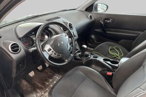 Nissan Qashqai esikatselu 1