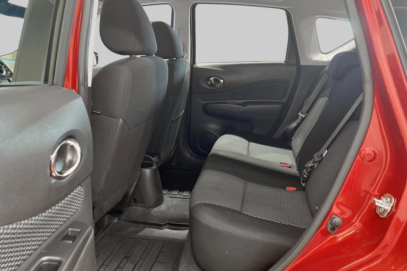 Nissan Note iso kuva 10