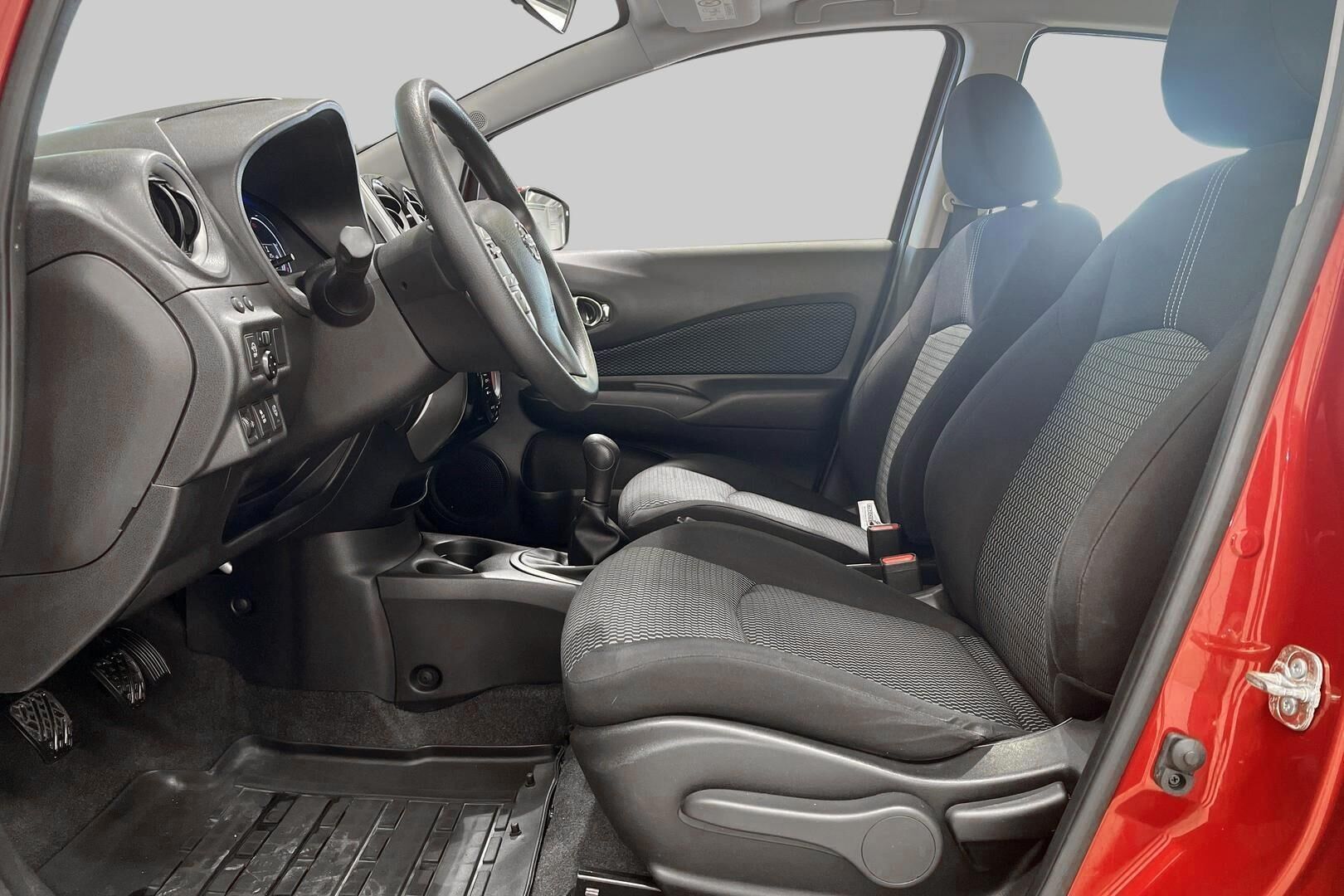 Nissan Note iso kuva 9