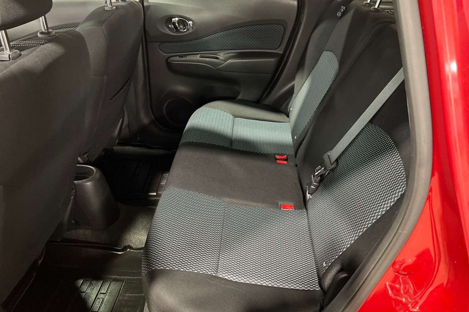 Nissan Note iso kuva 8
