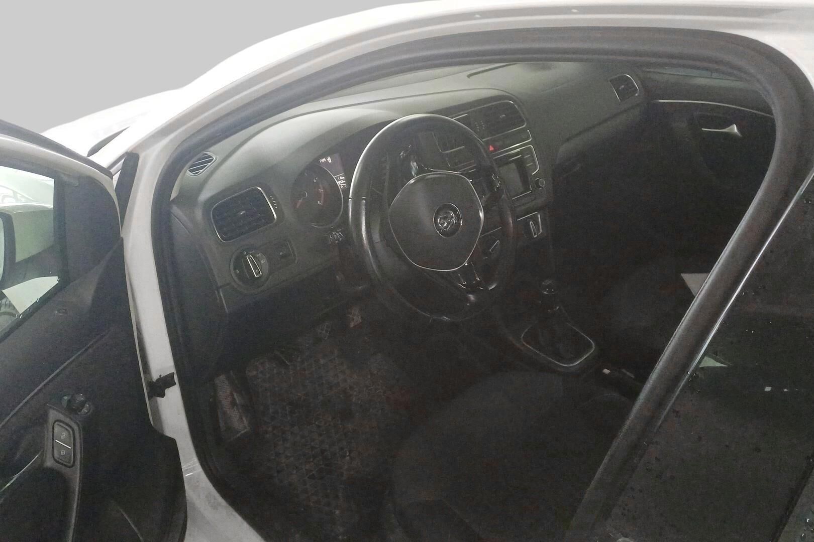 Volkswagen Polo iso kuva 2