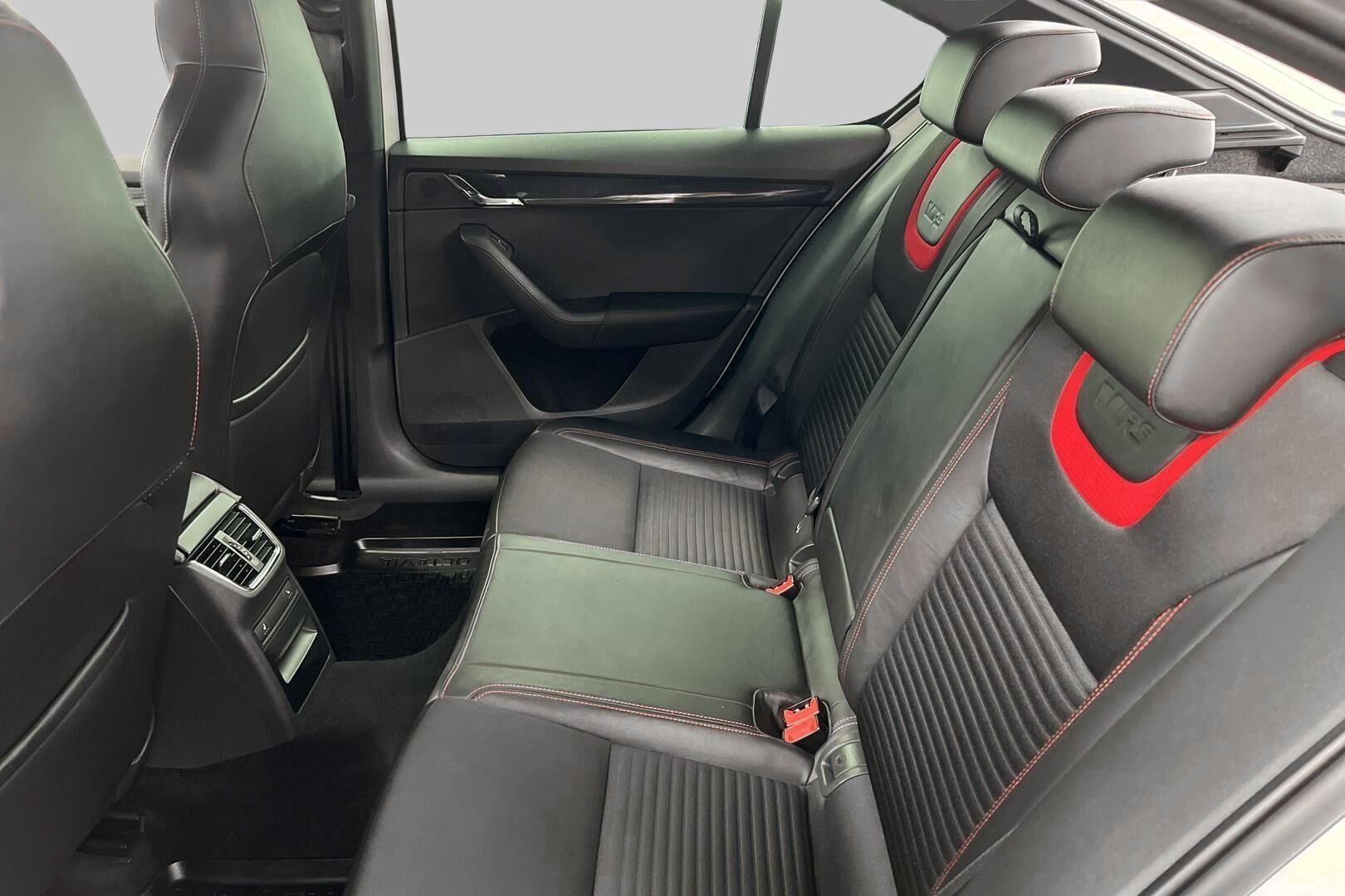 Skoda Octavia iso kuva 10