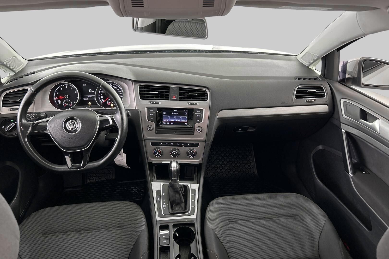 Volkswagen Golf iso kuva 10
