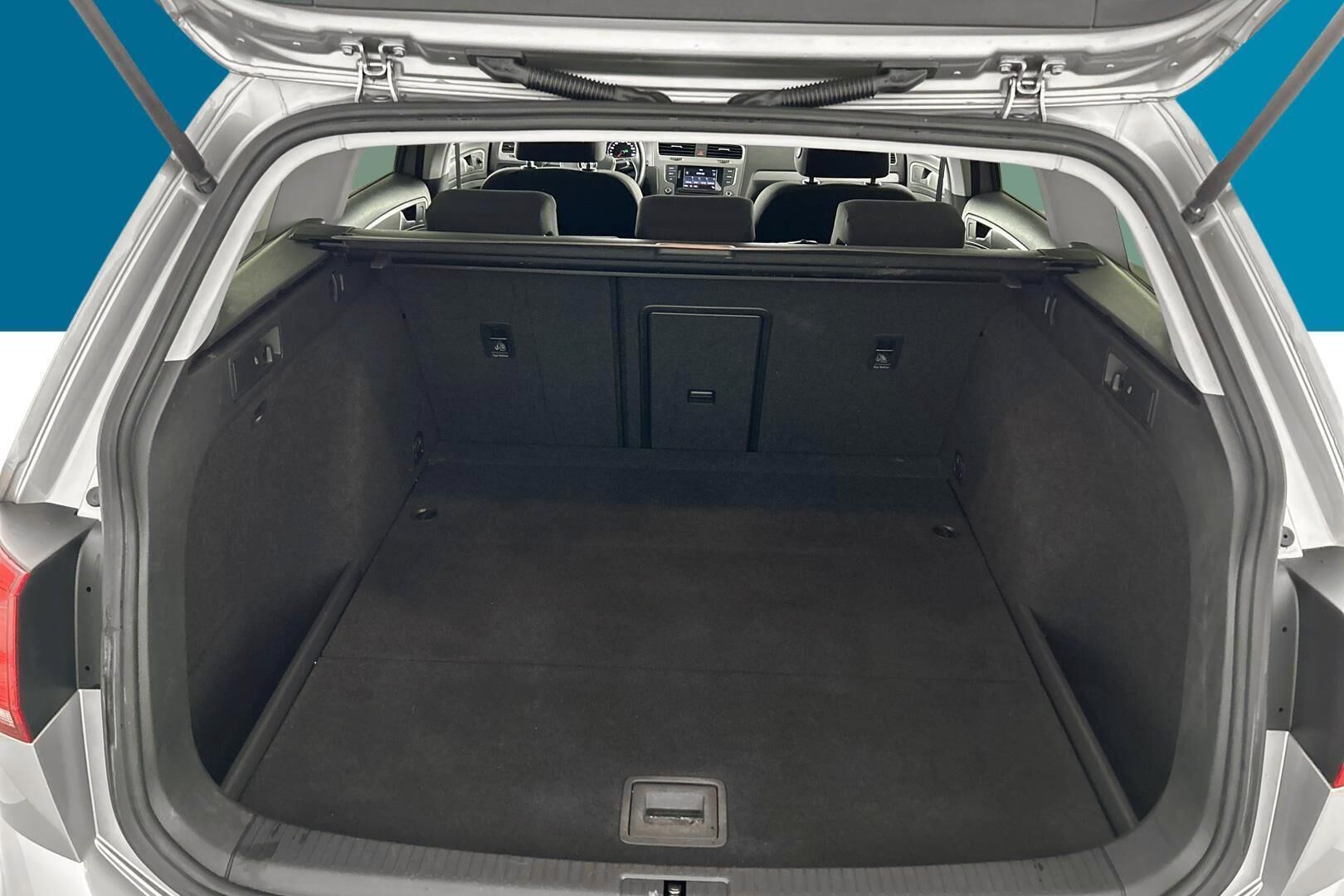 Volkswagen Golf iso kuva 11