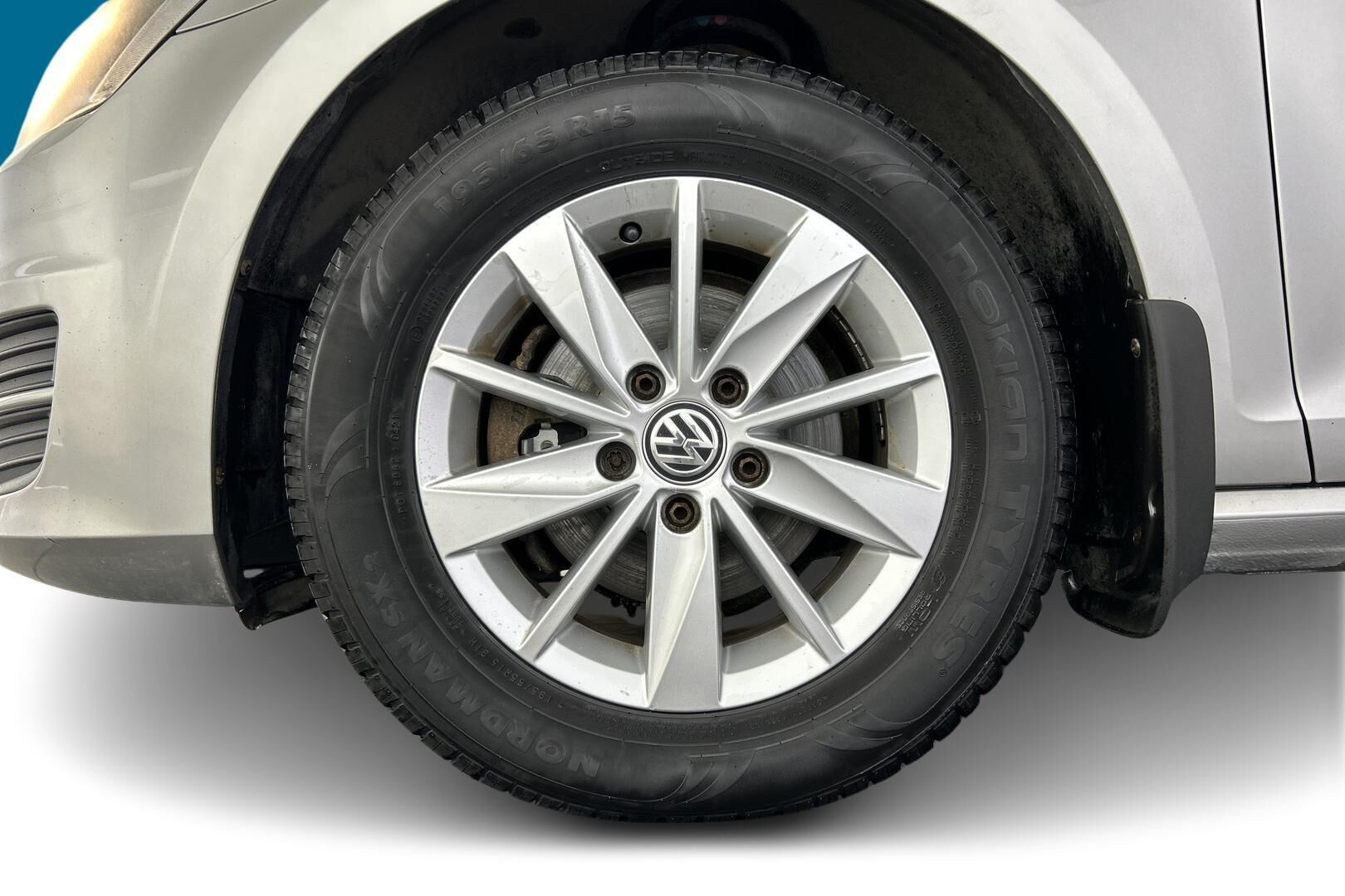 Volkswagen Golf iso kuva 12