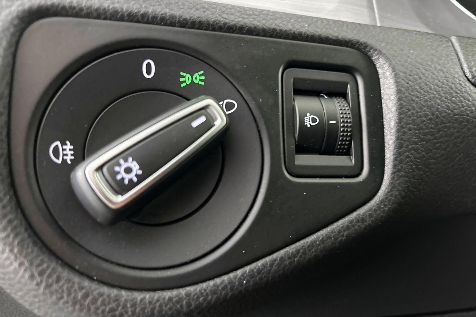 Volkswagen Golf iso kuva 20