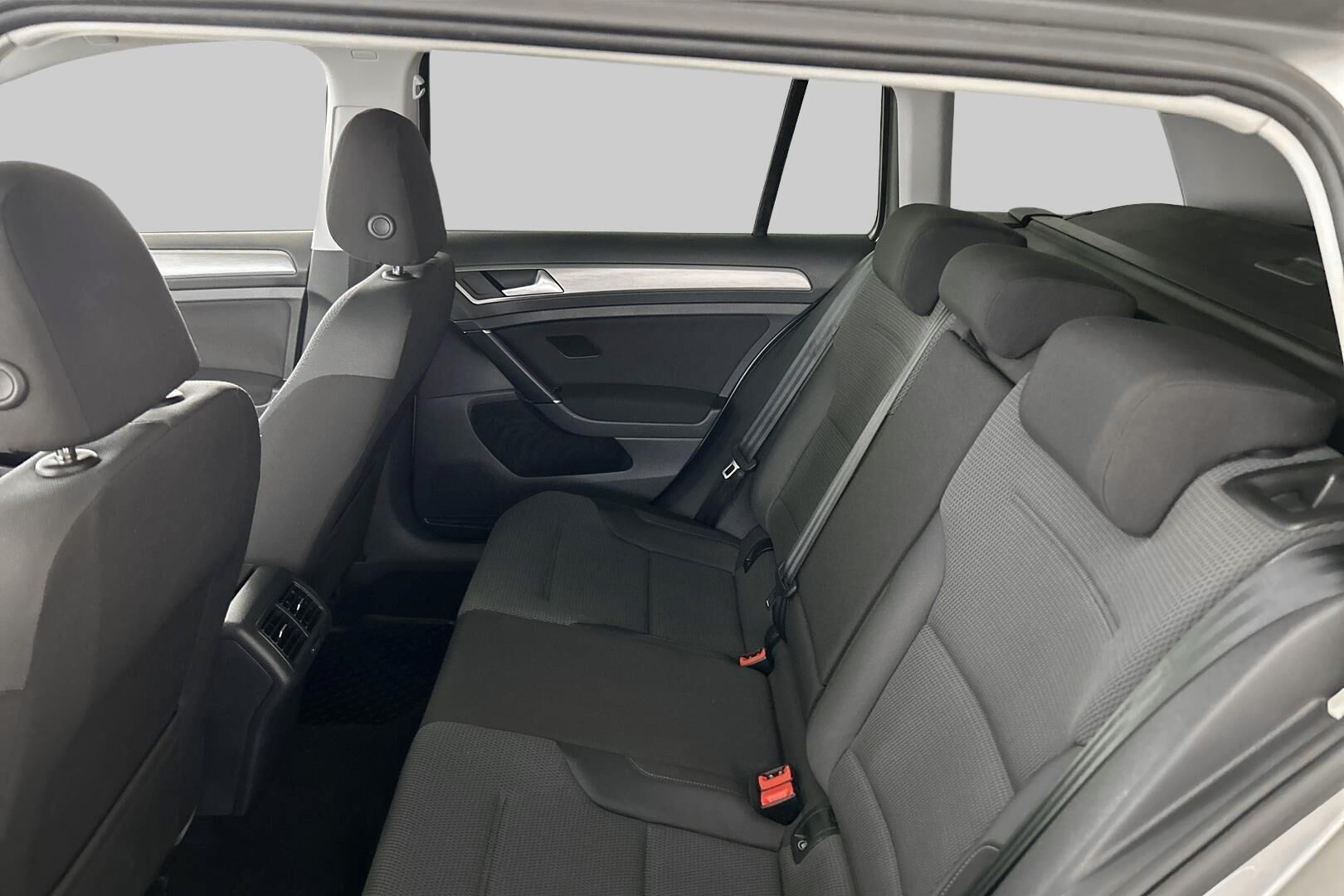 Volkswagen Golf iso kuva 9