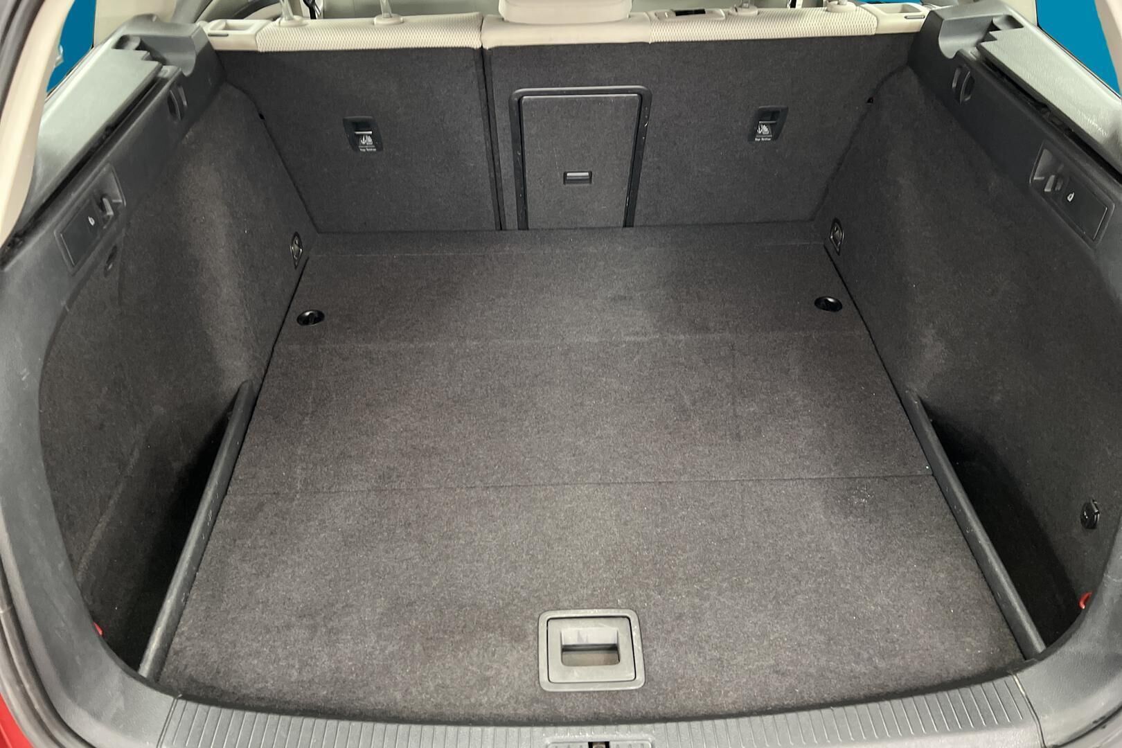 Volkswagen Golf iso kuva 12