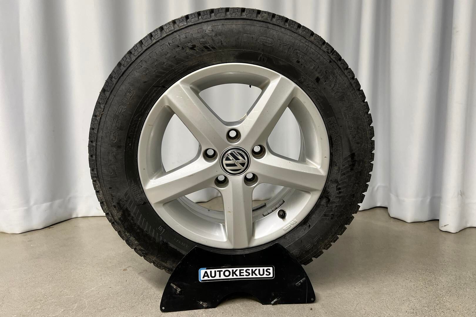 Volkswagen Golf iso kuva 19