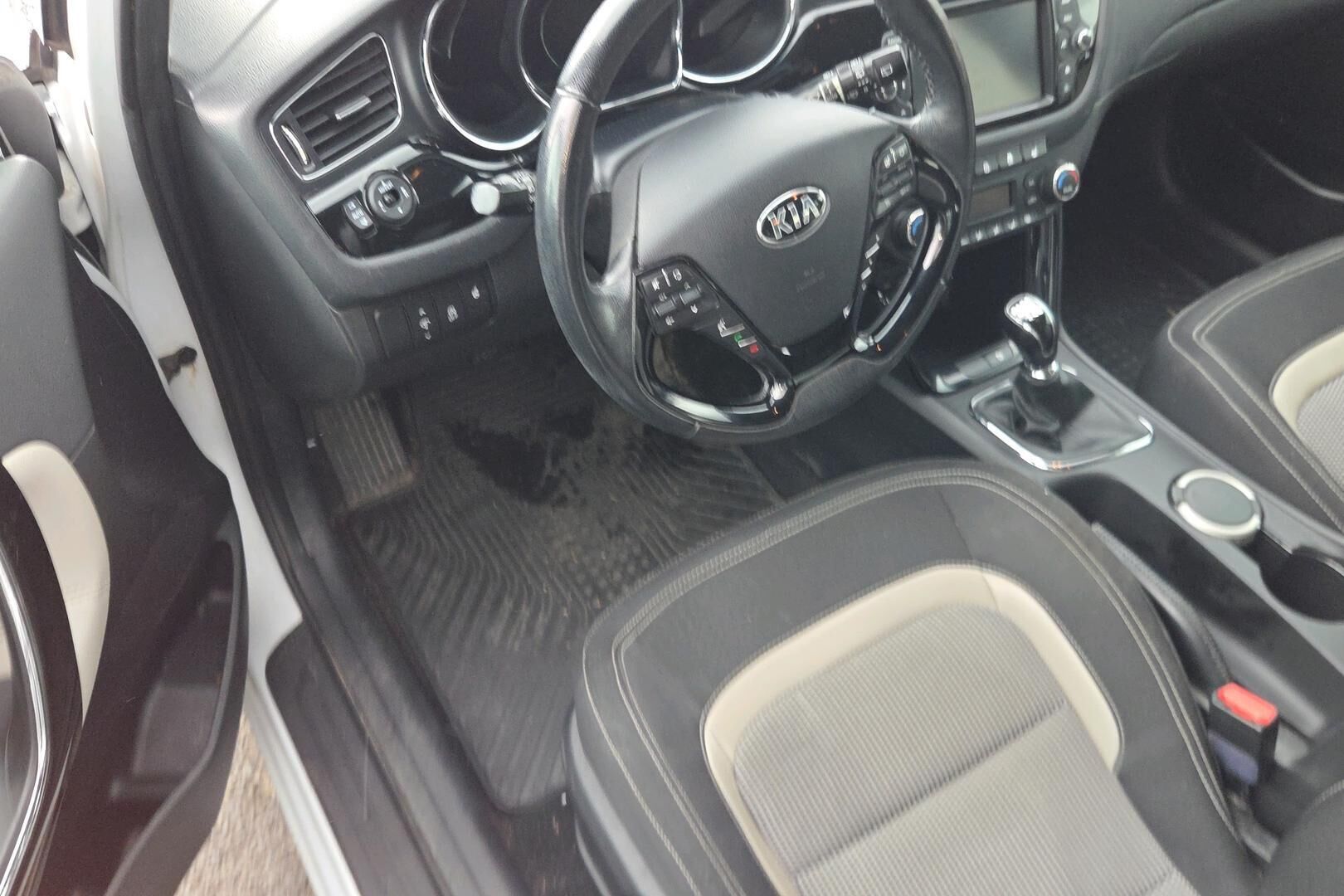 Kia cee'd iso kuva 2