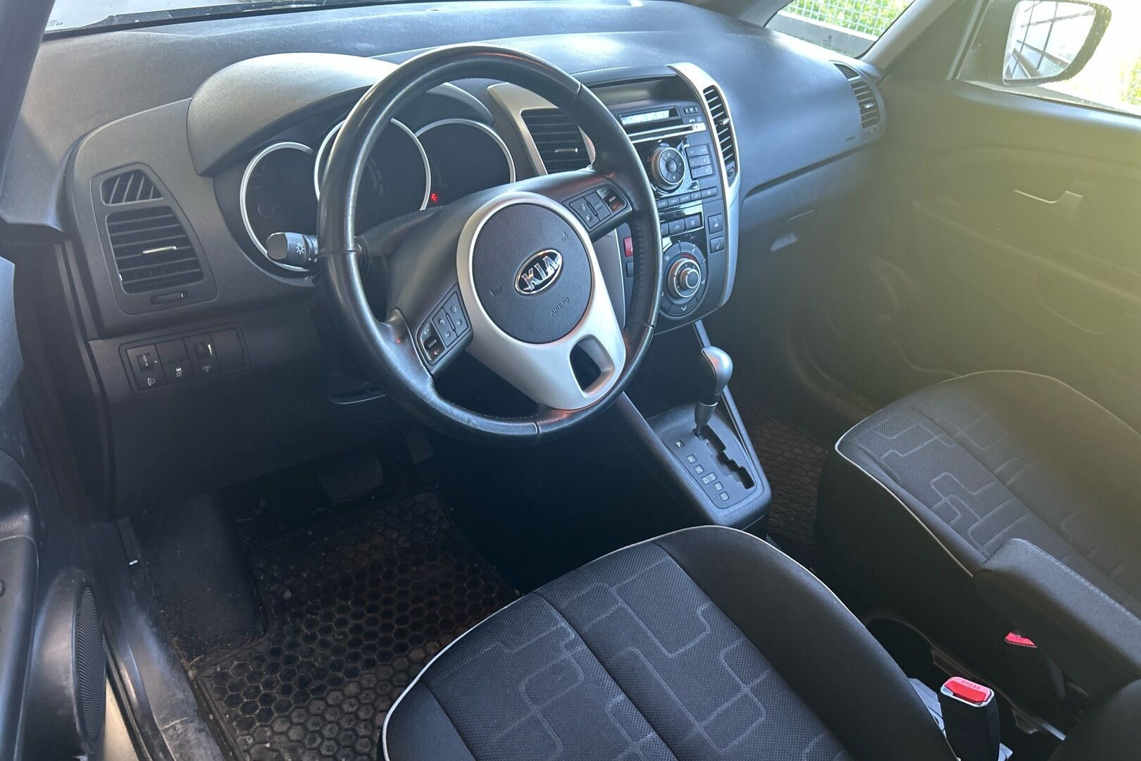 Kia Venga iso kuva 1