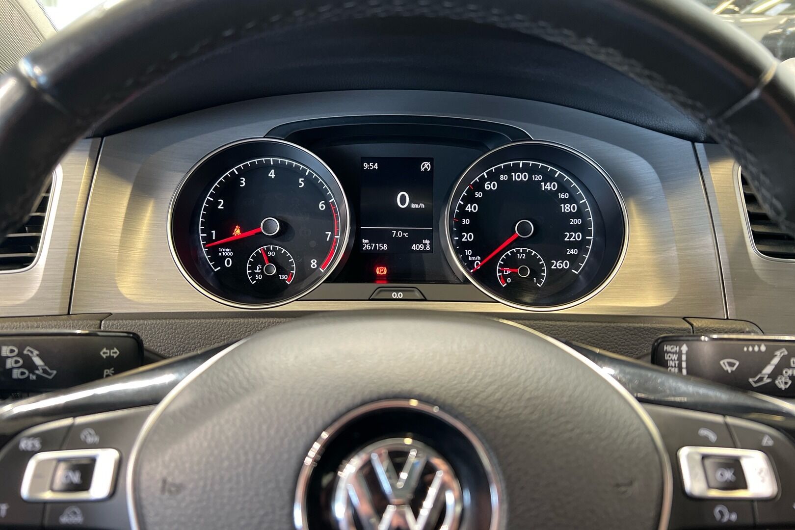 Volkswagen Golf iso kuva 10