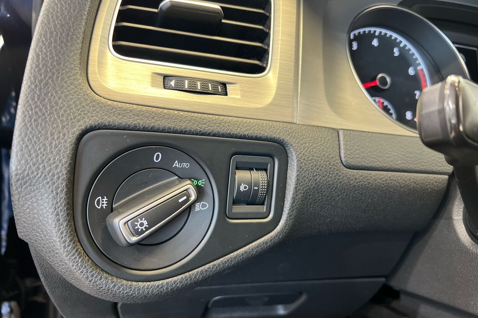 Volkswagen Golf iso kuva 15