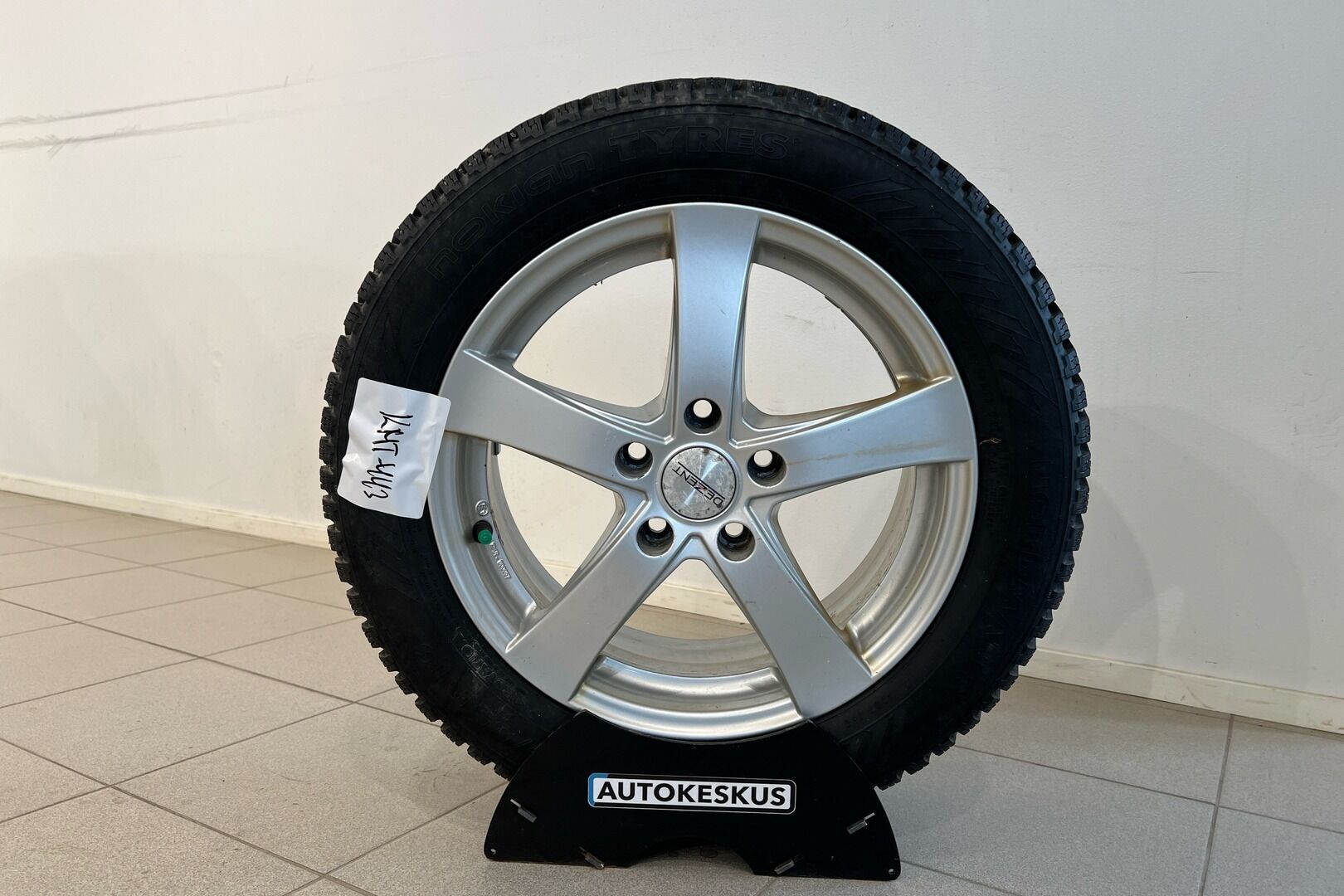 Volkswagen Golf iso kuva 18
