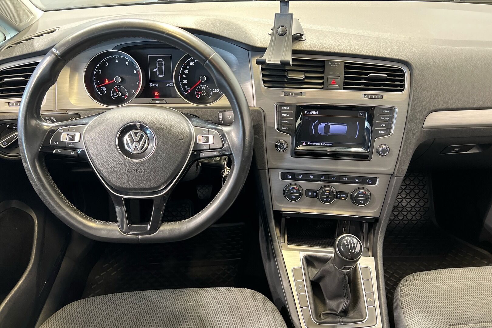 Volkswagen Golf iso kuva 8