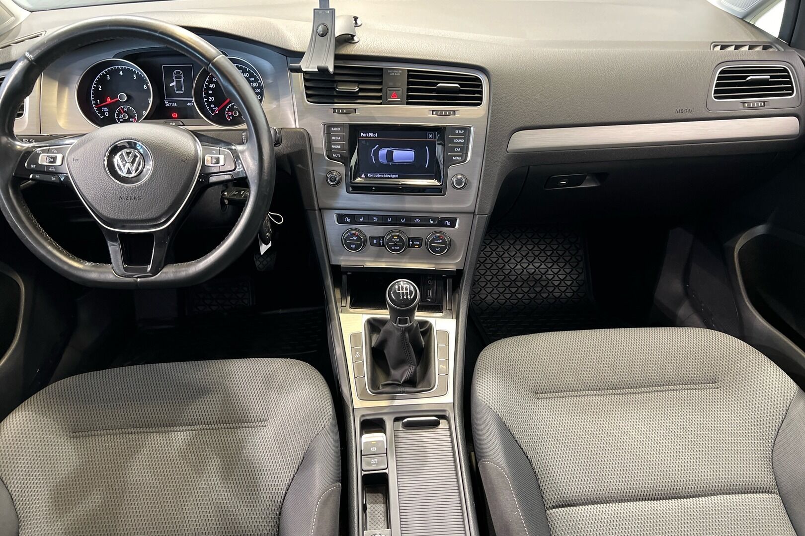 Volkswagen Golf iso kuva 9