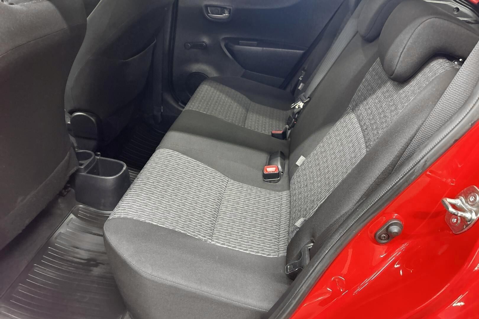 Toyota Yaris iso kuva 10