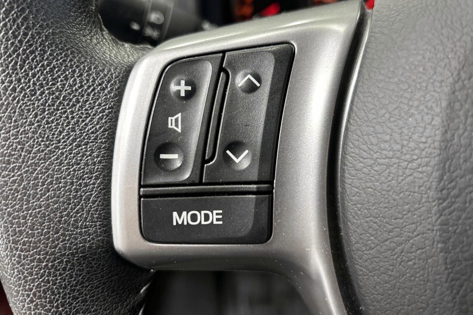 Toyota Yaris iso kuva 16