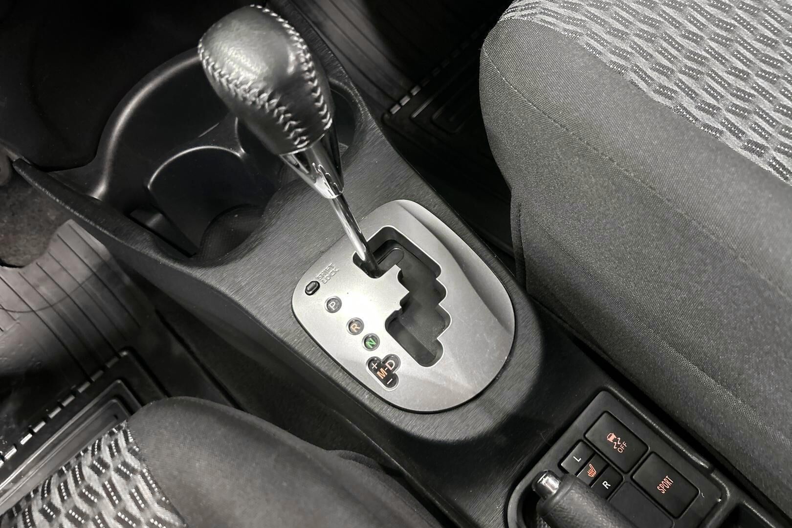Toyota Yaris iso kuva 23