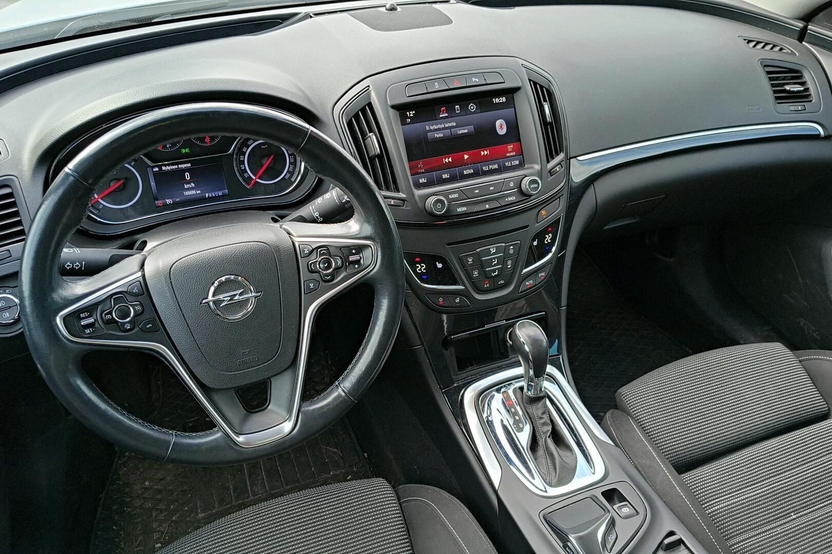 Opel Insignia iso kuva 2