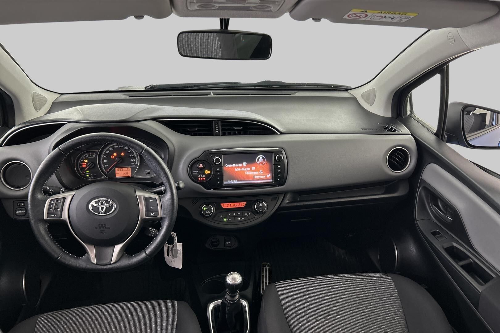Toyota Yaris iso kuva 10