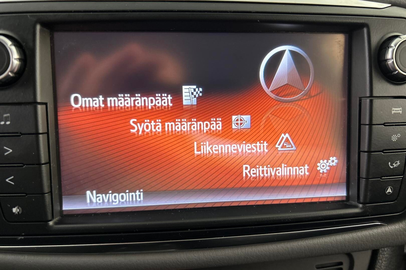 Toyota Yaris iso kuva 18