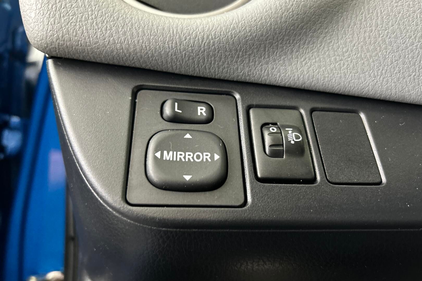 Toyota Yaris iso kuva 19