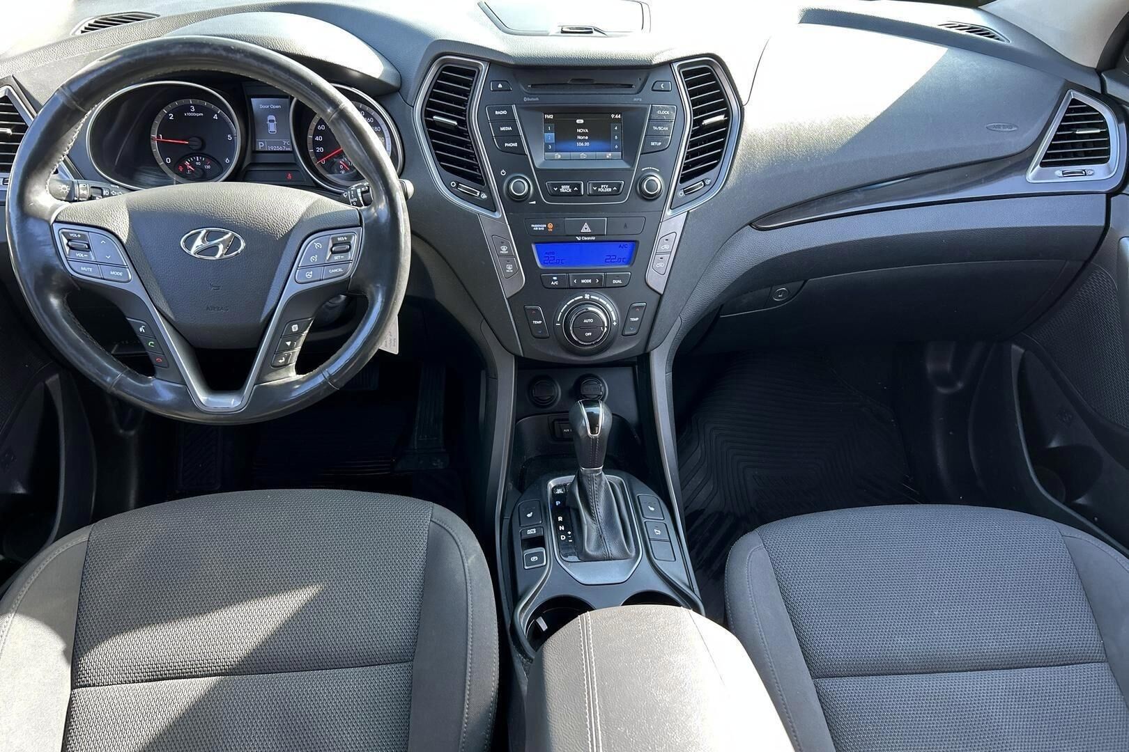 Hyundai Santa Fe iso kuva 11