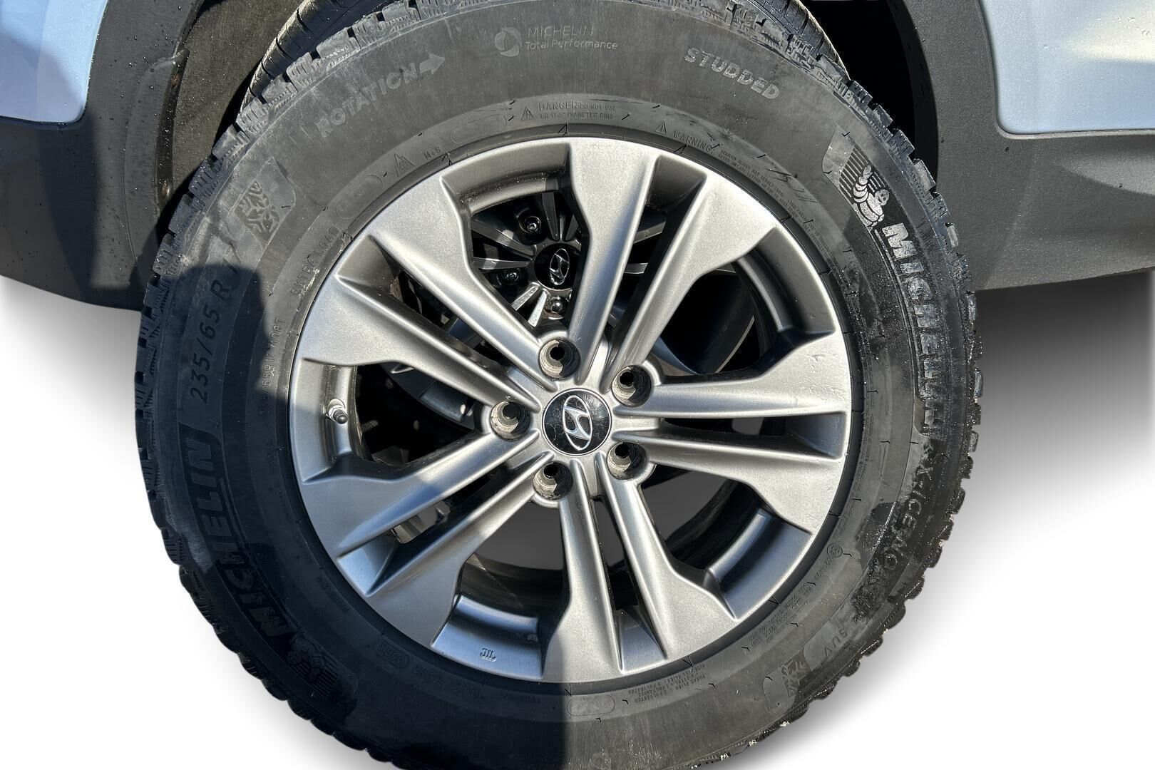 Hyundai Santa Fe iso kuva 13