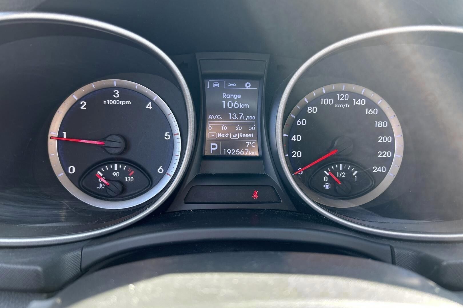 Hyundai Santa Fe iso kuva 14